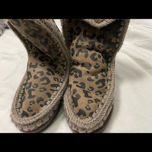 Mou shearling leopard print boots